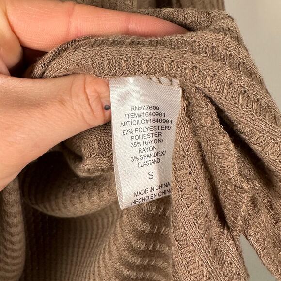 Chaser Brown V-neck Textured Waffle Knit Long Sleeve Top Women's Small - Picture 9 of 9